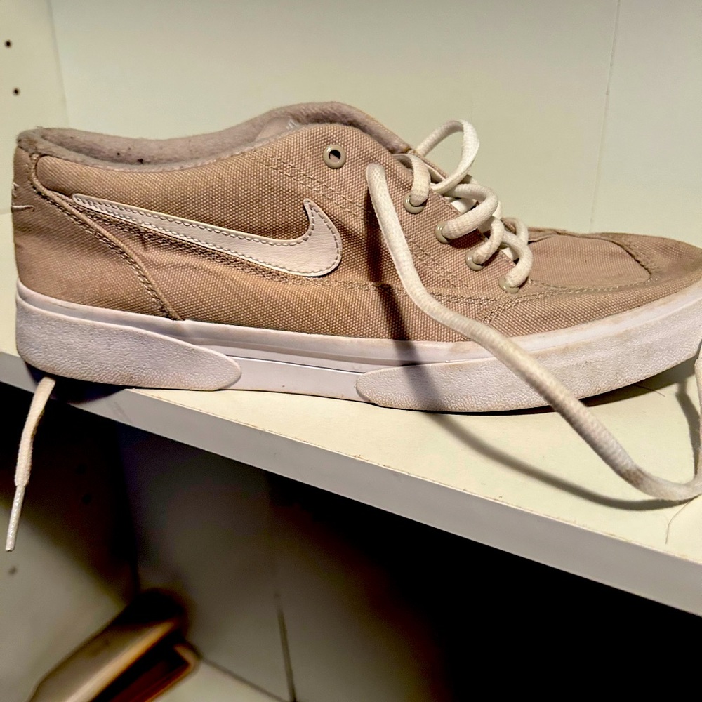 Women’s Nike gts.